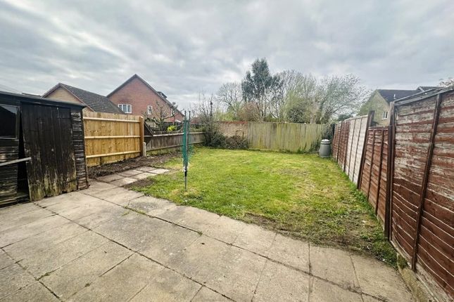 18, MEDWAY CLOSE, THATCHAM photo 2
