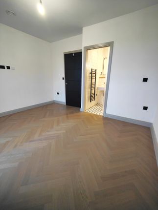 Flat 14, Manchester photo 5