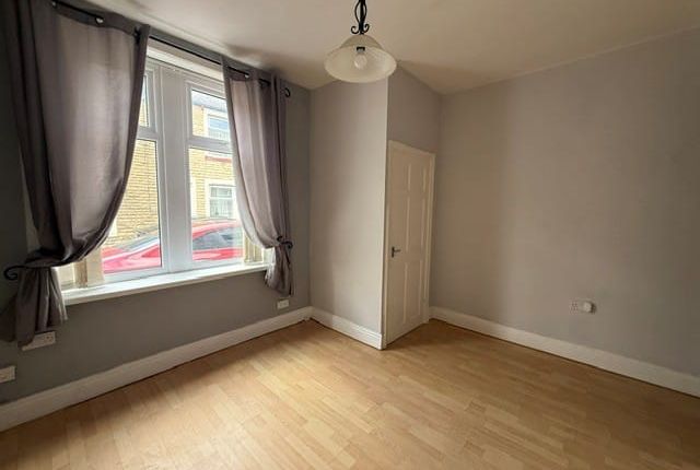 38, Scarlett Street, Burnley photo 3