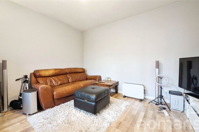 Flat 4, Caesars Court,, Bethel Lane, Surrey photo 3