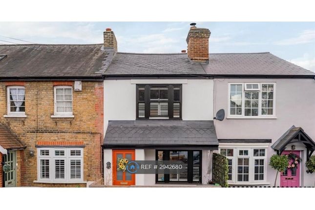 2-bed house on Forest Road, Loughton, £2,500/mo