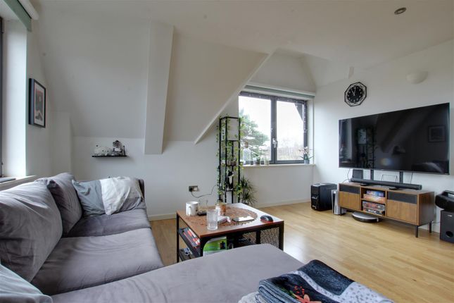 20 Dumayne House, 1, Fox Lane, London photo 4