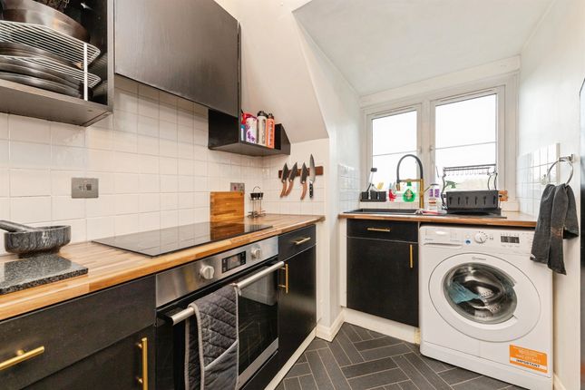 34, Creamery Court, LETCHWORTH GARDEN CITY photo 2