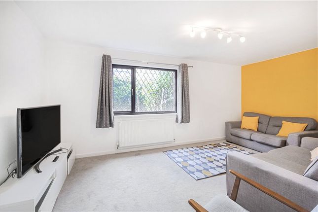 Thumbnail Terraced house to rent in Burbage Close, London