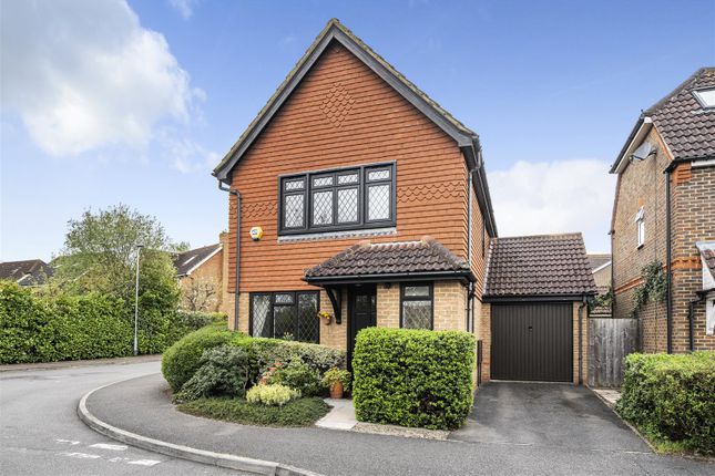 Thumbnail Detached house for sale in East Park Farm Drive, Charvil, Reading