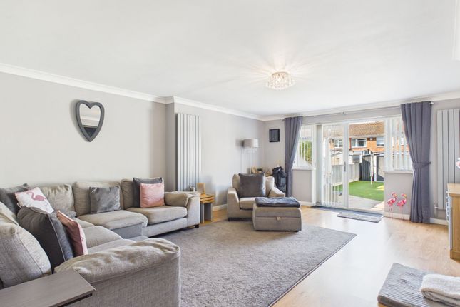61 Howell Road, Stanford-Le-Hope photo 3