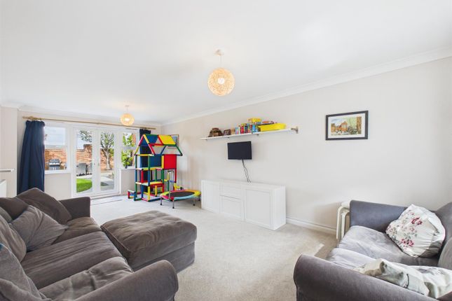 15, Brimmers Way, Aylesbury photo 3