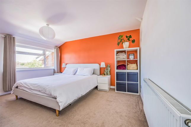 5, Firs Avenue, Waterlooville photo 4