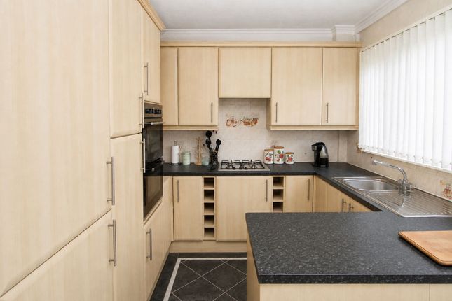 2 Frieldhurst Road, Todmorden photo 4