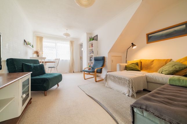 77, Heath Mead, Cardiff photo 4