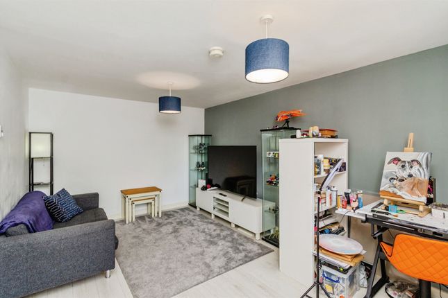 Flat 4, Watergaldes, 9, Rosehill, Willenhall photo 3