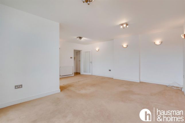 35, Hendon Hall Court, London photo 4