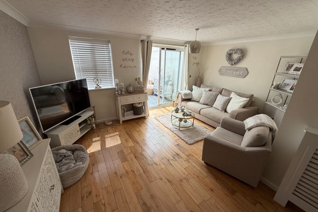 28, Foxtail Way, Cannock photo 4