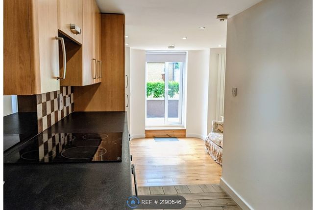 Thumbnail Flat to rent in Peckham Hill Street, London