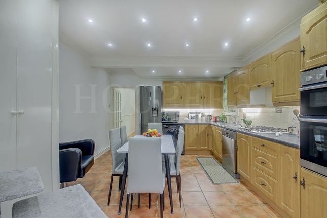 67, Drayton Road, London photo 4