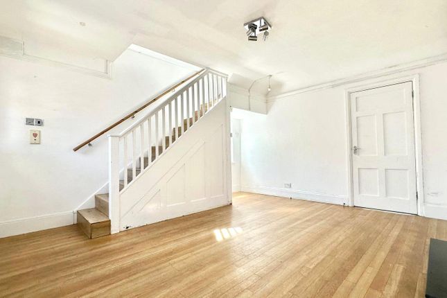1, Meadowcourt Road, London photo 4