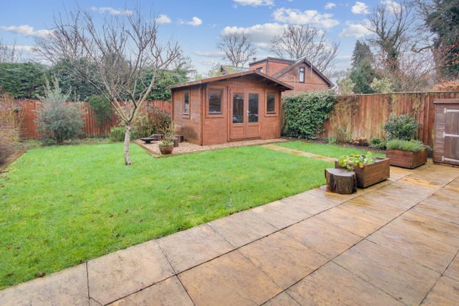 12, Wychwood Place, Crawley photo 2