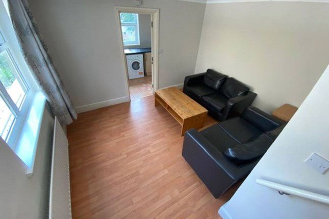 Flat to rent in Tooting Bec Road, Tooting Bec, London