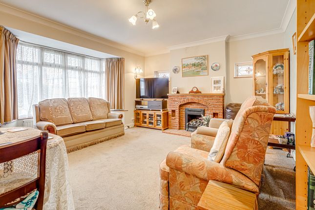 310, Elmsleigh Drive, Leigh-on-sea photo 3