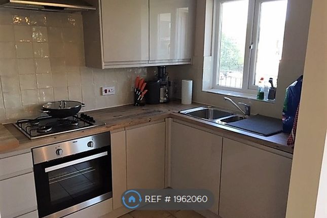 Flat to rent in Short Term Let, Shepperton