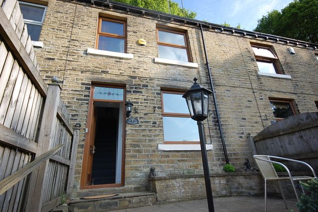 Terraced house to rent in Wood End Road, Huddersfield