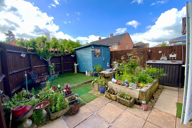 6 Bernard Gadsby Close, Ashbourne, Derbyshire photo 2