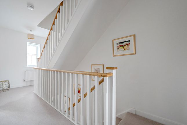 3, Minleys Close, Aldershot photo 3