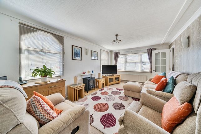 60 Oaktree Close, Bognor Regis photo 2