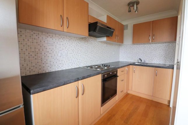16 Burfield Court, Handcross Road, Luton photo 4