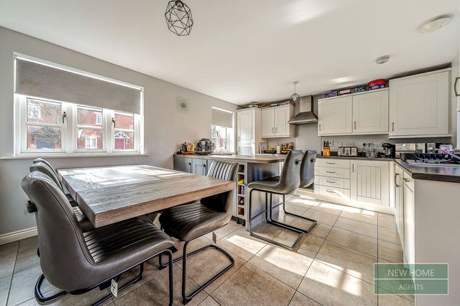 63, Poppyfields Way, Brackley photo 2