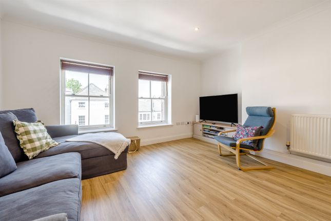 Flat 4 14, Howells Place, Monmouth photo 3