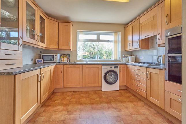 8, De La Bere Crescent, Burbage photo 2