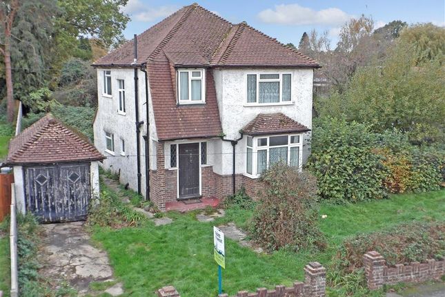 Thumbnail Detached house for sale in Fairfield Avenue, Horley, Surrey
