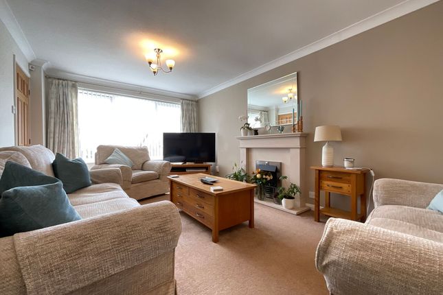 16 Knolls Close, Scarborough photo 2