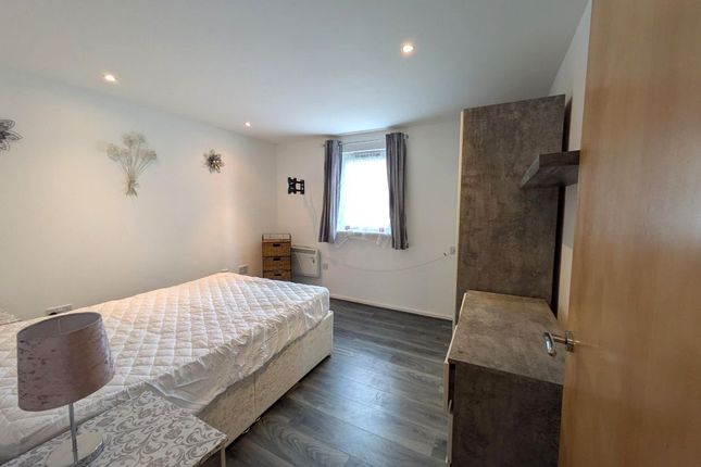 2 Cwrt Cambria, PENTRE DOC Y GOGLEDD photo 4