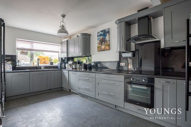 23 Swans Green Close, Benfleet photo 4