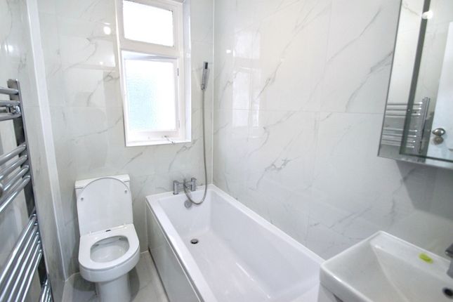 66 Roding Lane North, Woodford Green photo 4