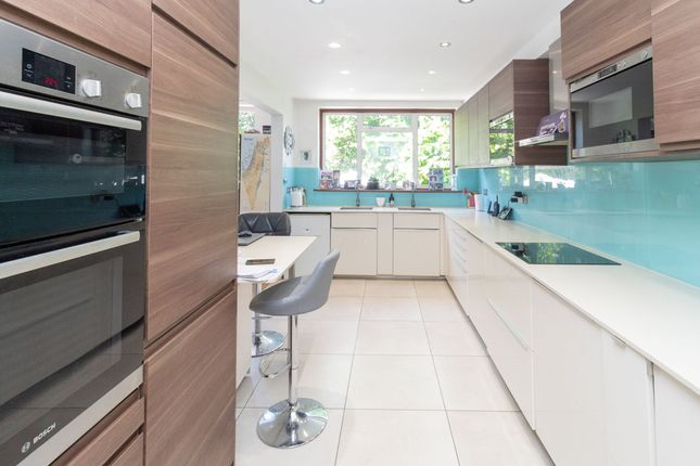 37 Broadfields Avenue, Edgware photo 4