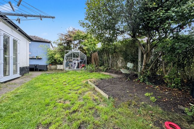 32 Scholes Lane, Manchester photo 4