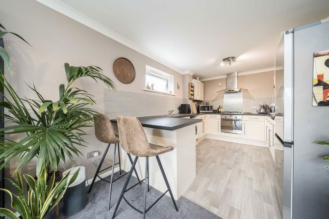 Flat 20, Cambridge House, 23, Courtfield Gardens, London photo 3