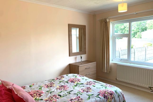 5, Tollgate Close, Stoke-on-Trent photo 5