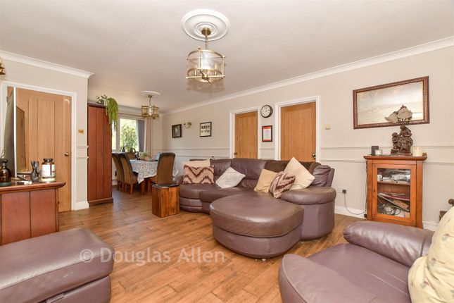 The Laurels, Castledon Road, Billericay photo 3