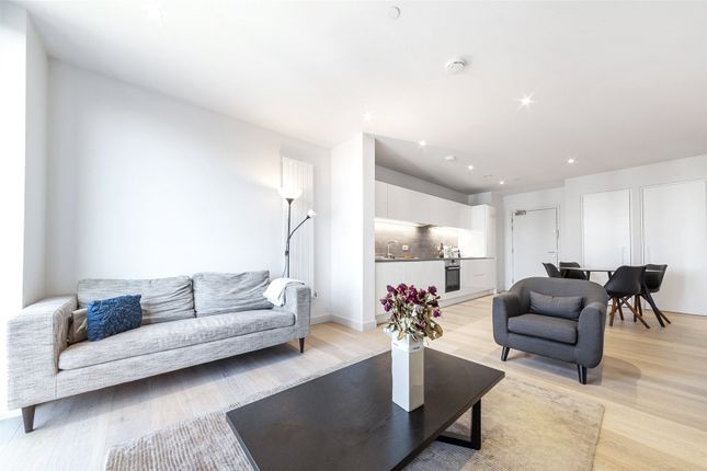 Flat to rent in Masthead House, 5 Royal Crest Avenue, Royal Wharf, London