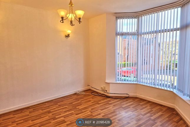 Flat to rent in Vicarage Road, Smethwick
