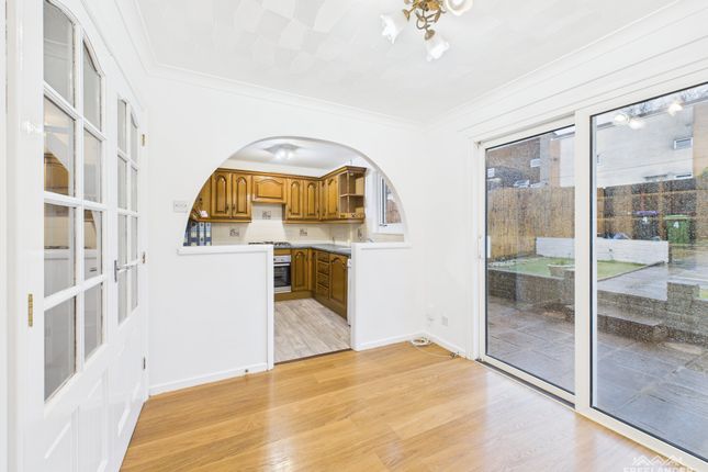 4, Tolpath, Cwmbran photo 2