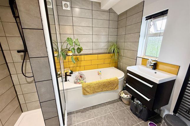 12, Coronation Avenue, Great Yarmouth photo 4