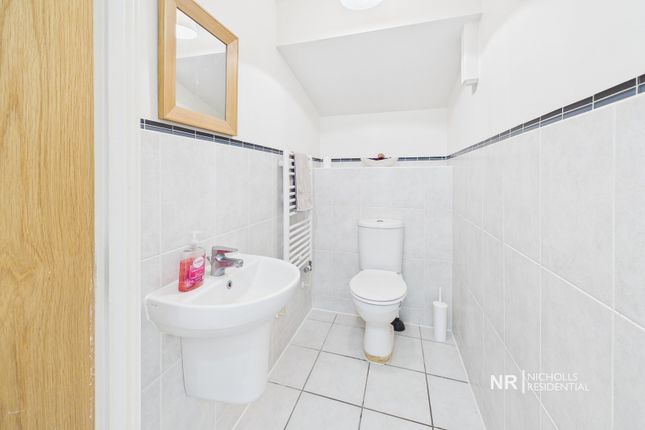 2, Pearing Close, Worcester Park photo 4