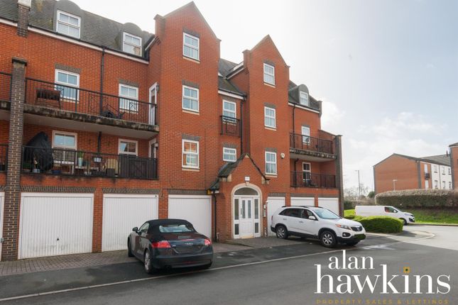 Thumbnail Flat for sale in Lynmouth Road, Swindon