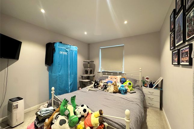 5, Warnsham Close, Reading photo 4