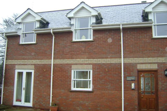 2 bed flat to rent in Anstey Road, Alton